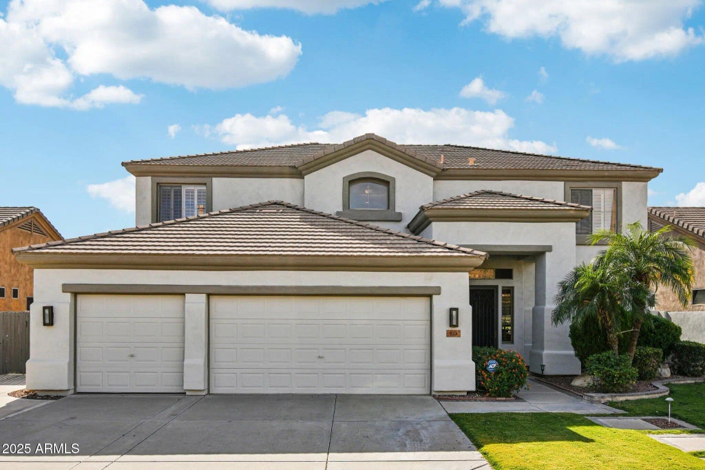 923 W Windsong Drive, Phoenix