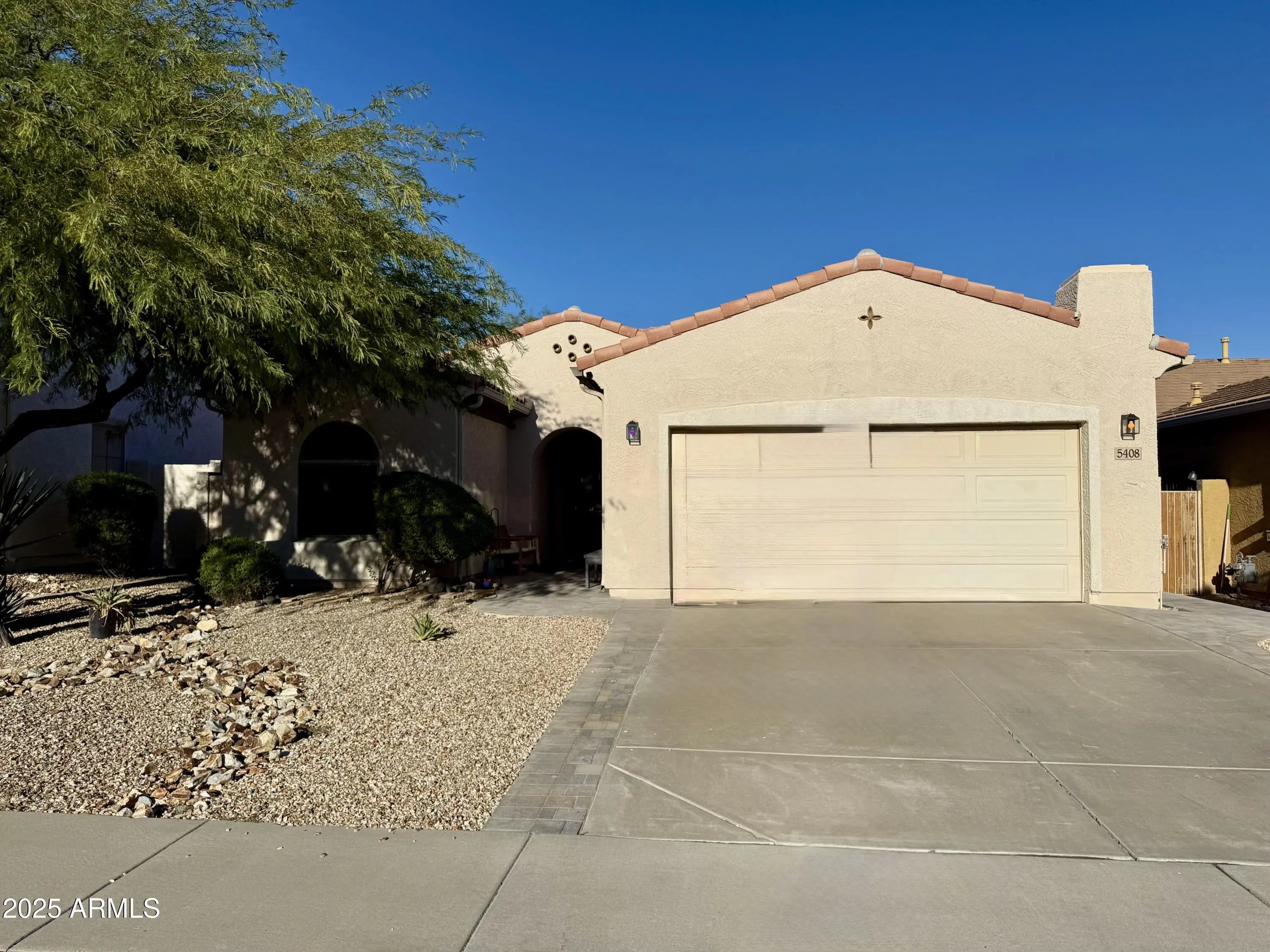 Photo of Listing #6945397