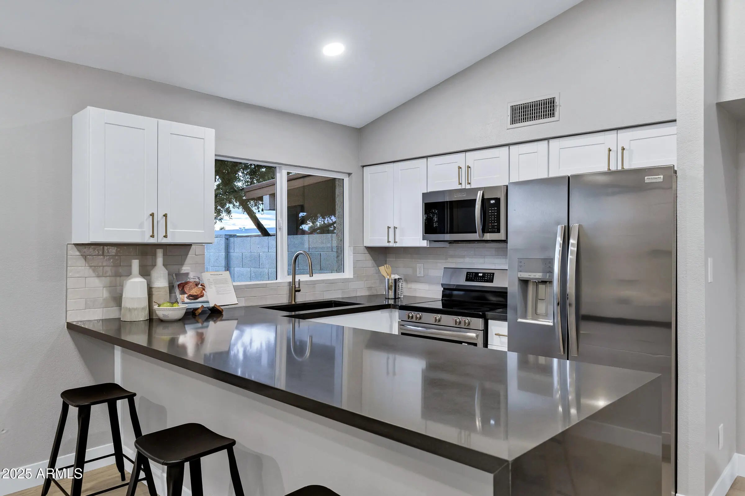 Photo of Listing #6950193