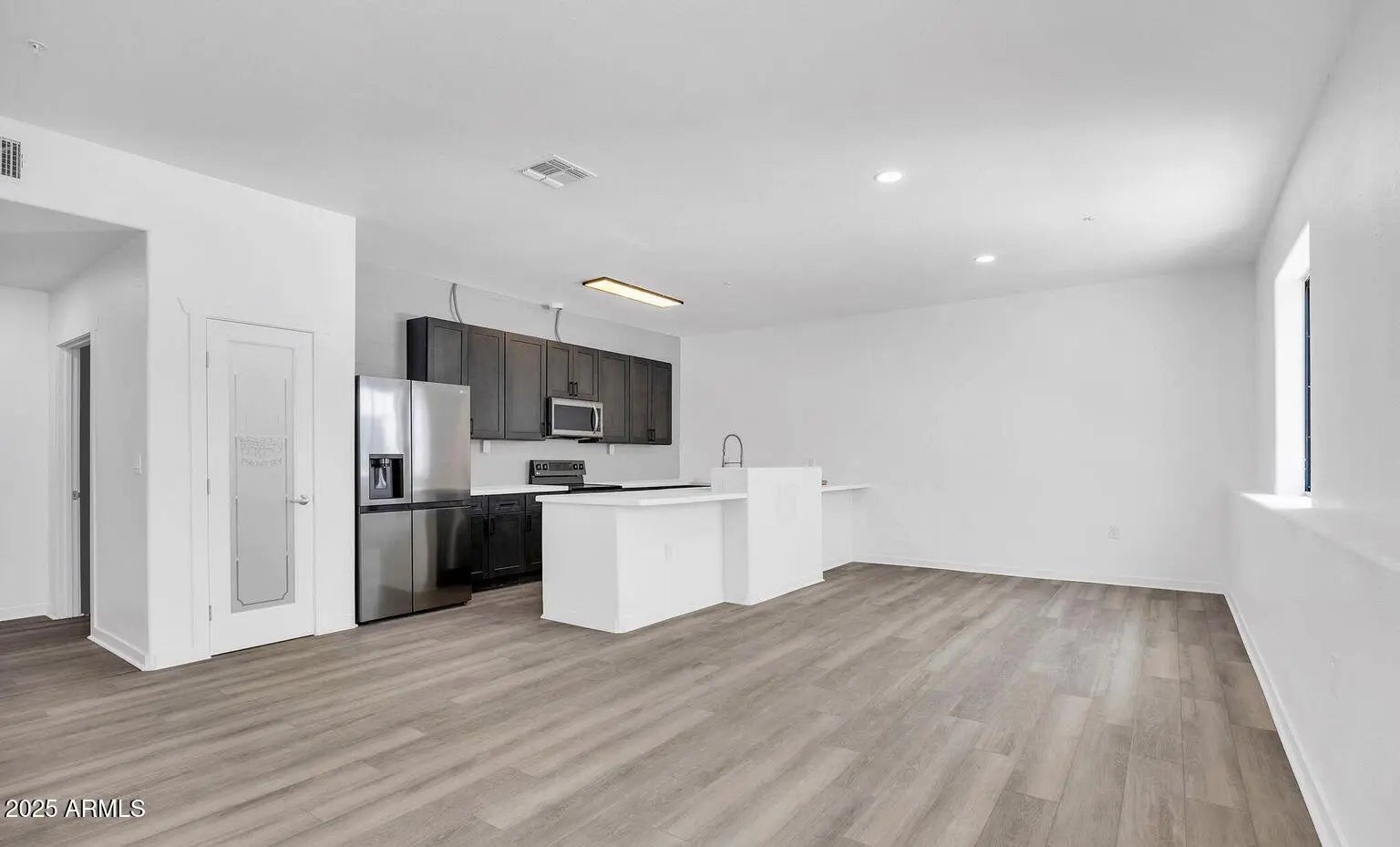 Photo of Listing #6945695