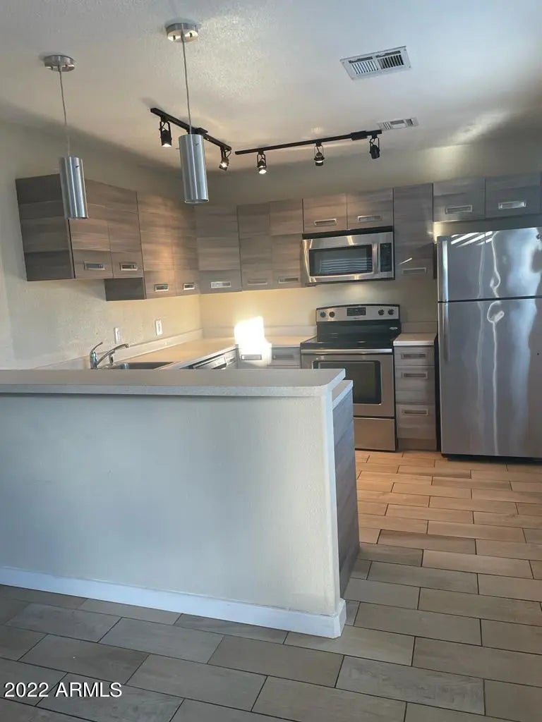 Photo of Listing #6946116