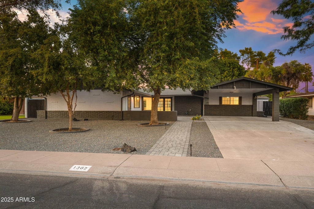 1302 W Golden Lane, Phoenix