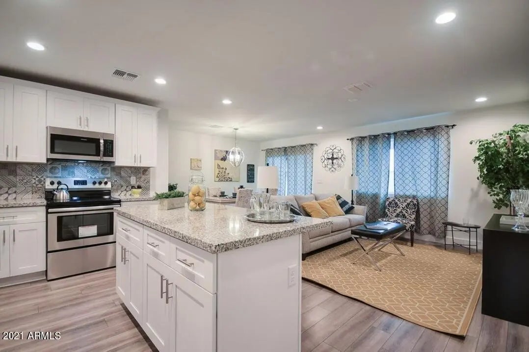 Photo of Listing #6946135