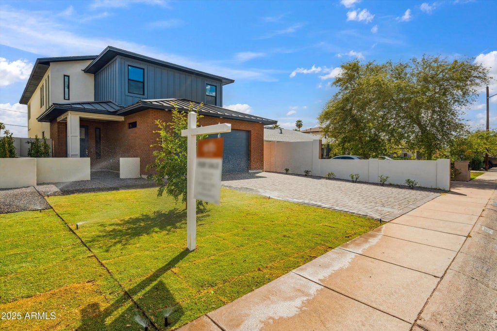 5533 E Earll Drive, Phoenix