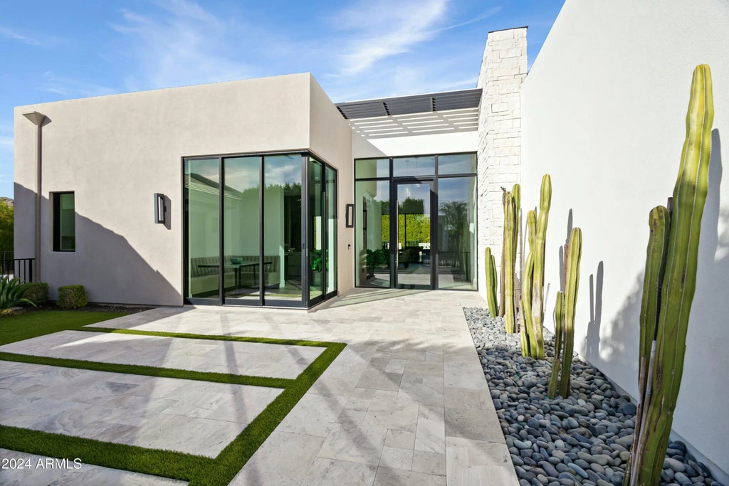 6862 E Joshua Tree Lane, Paradise Valley