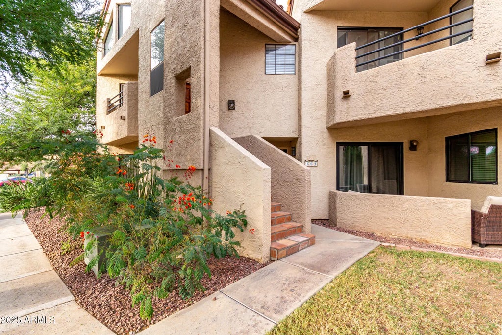 10301 N 70th Street (unit 201), Paradise Valley