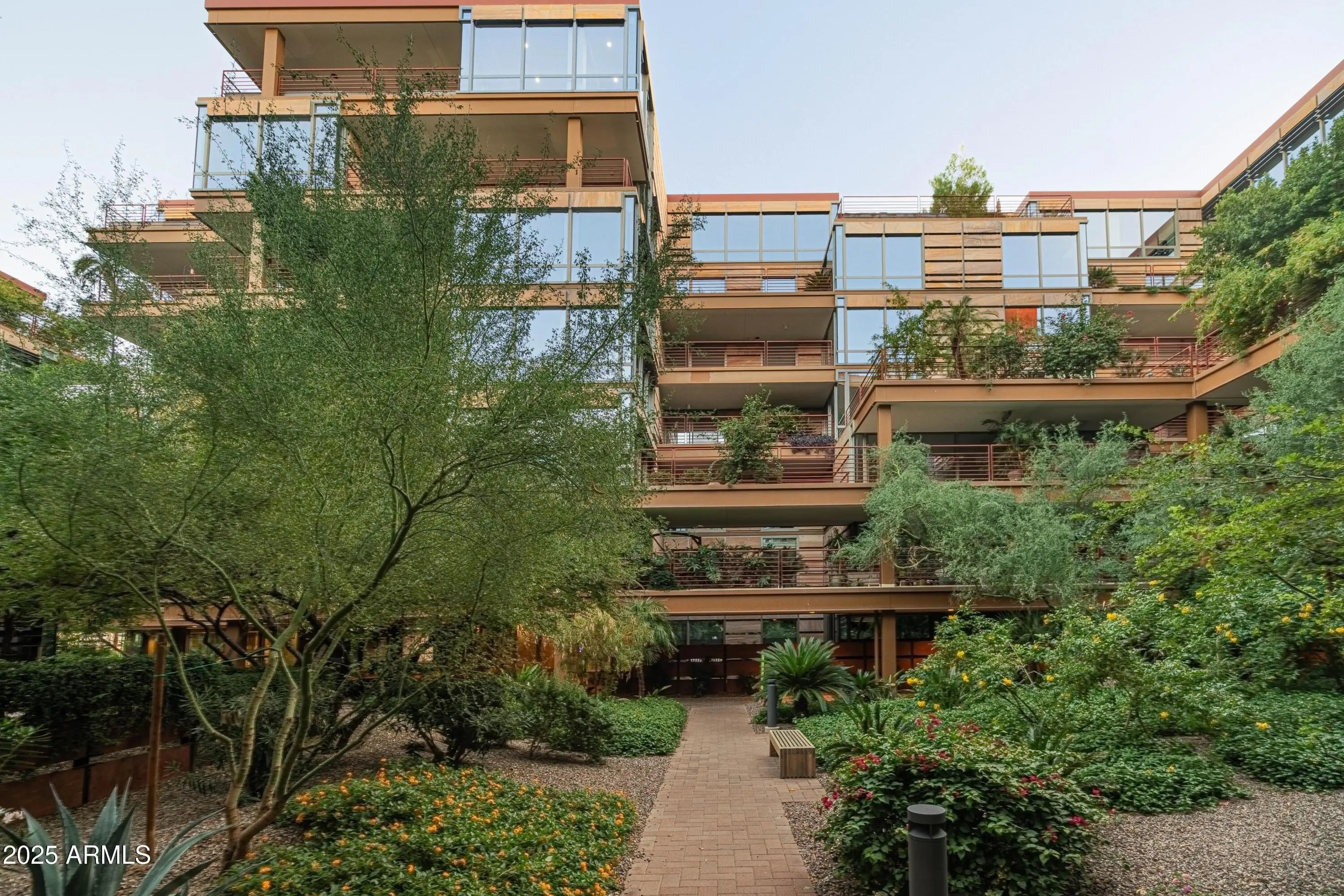 Photo of Listing #6947247