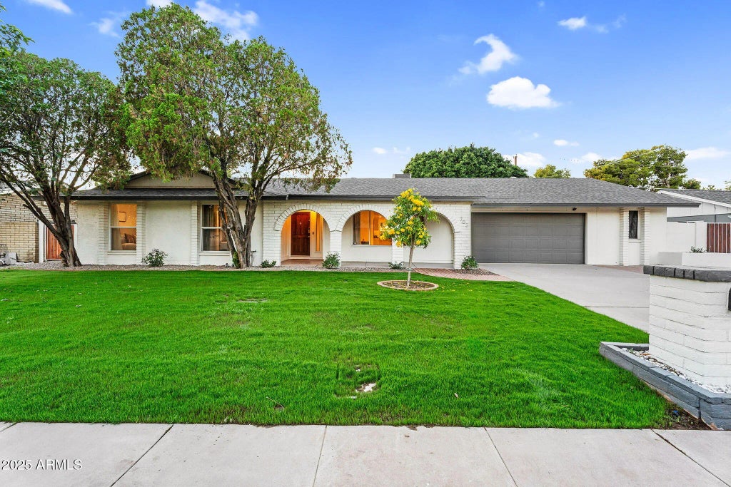 7028 N 12th Way, Phoenix