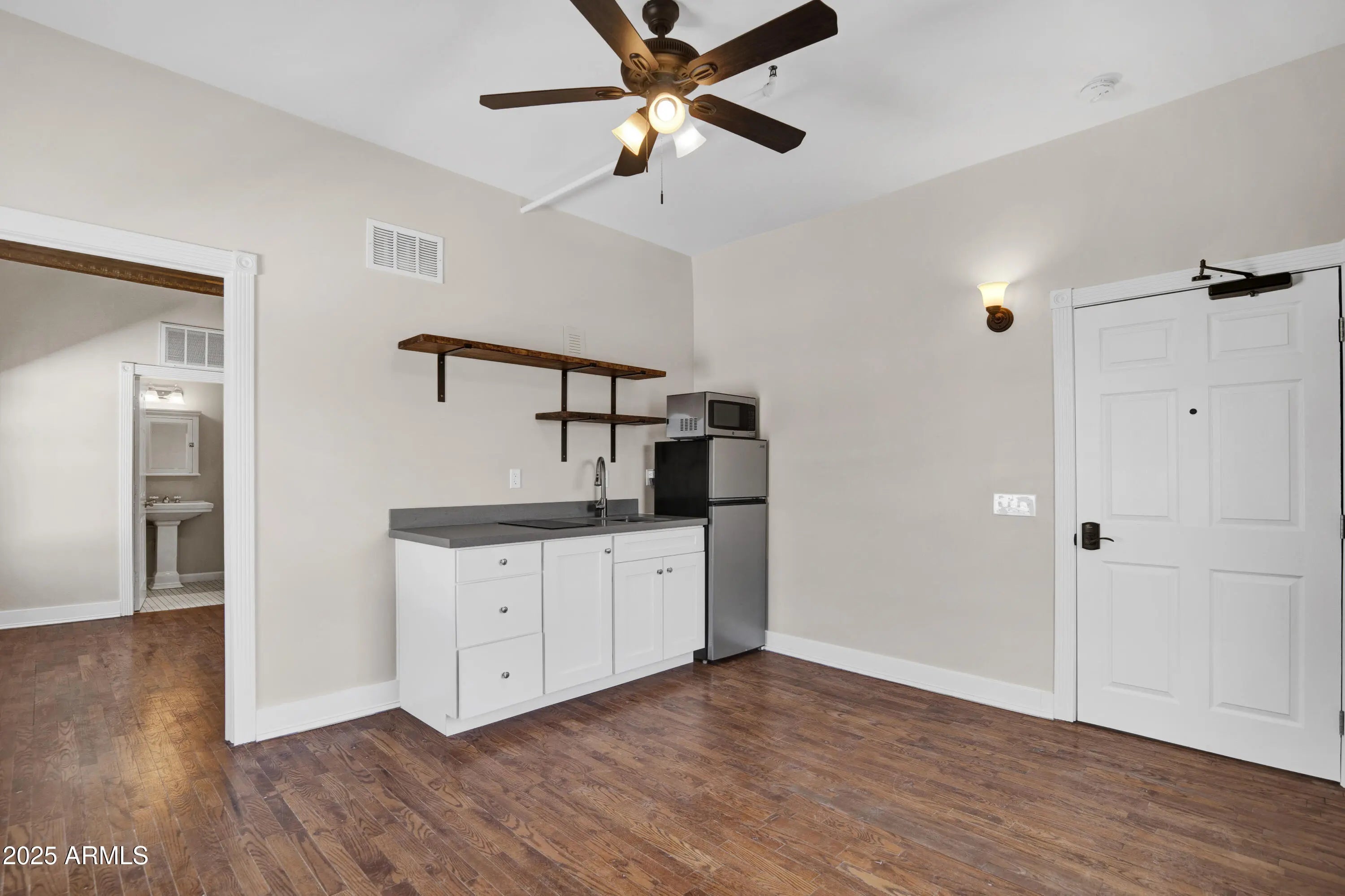 Photo of Listing #6948690