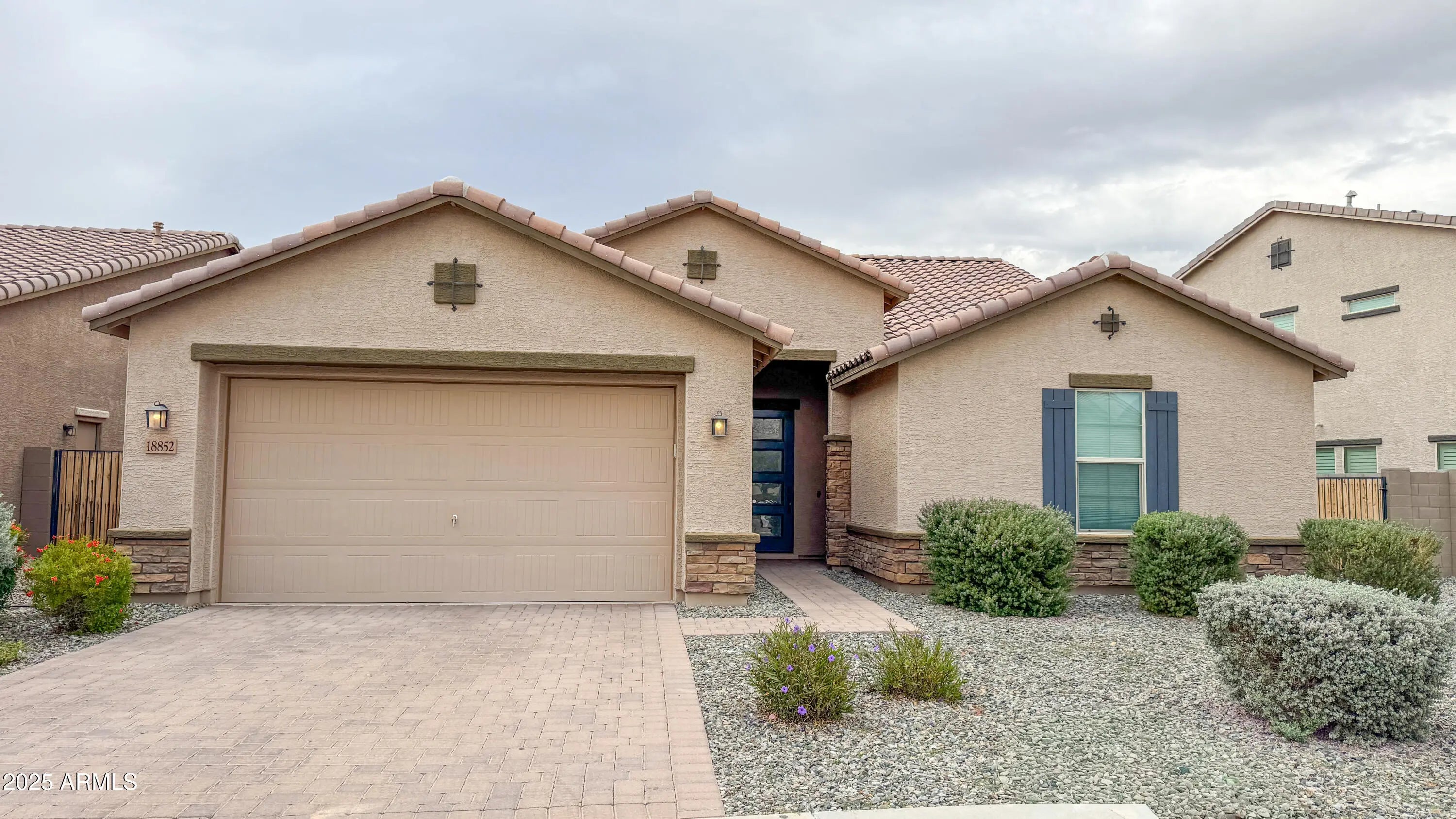 Photo of Listing #6949091