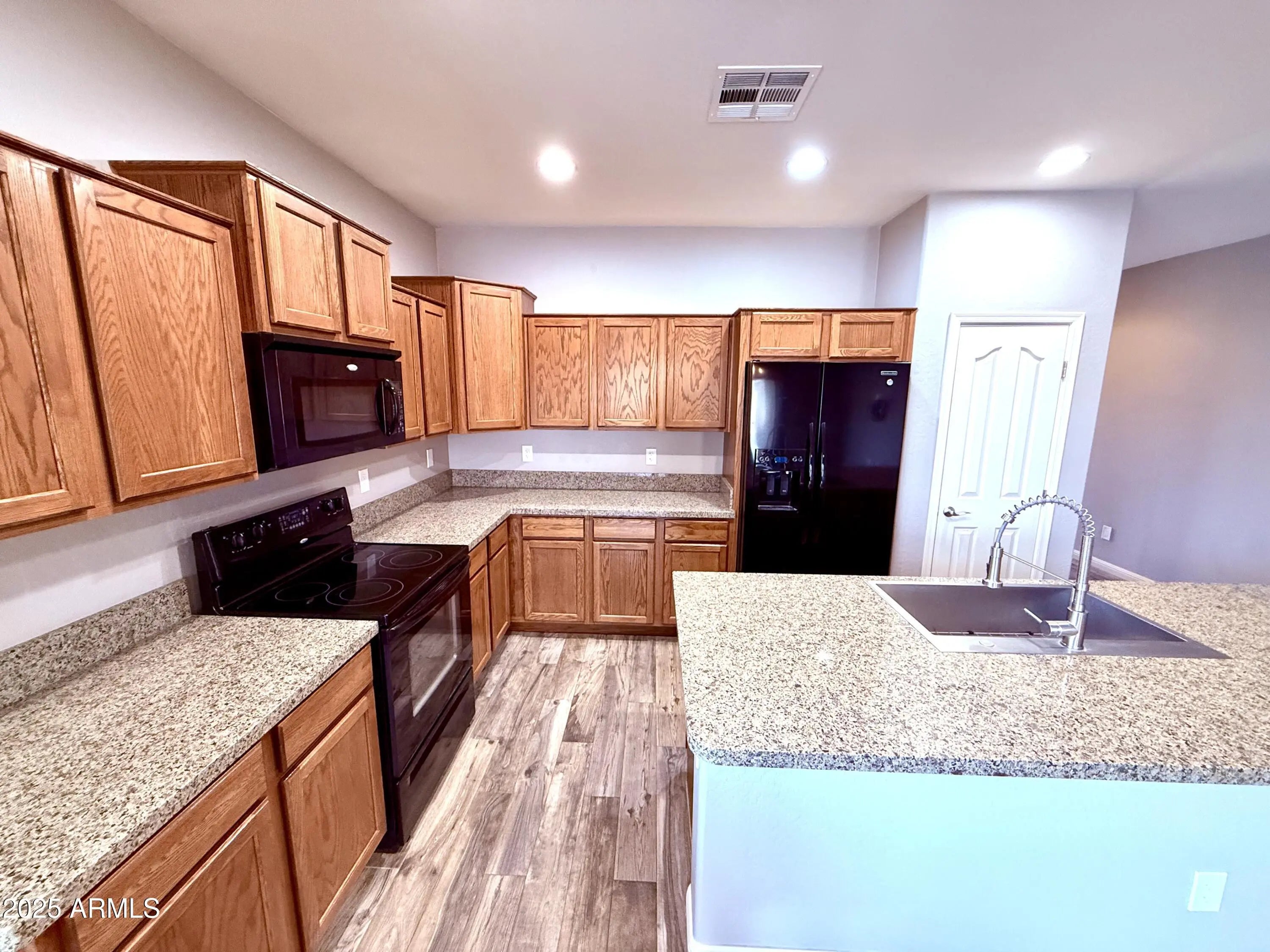 Photo of Listing #6949270