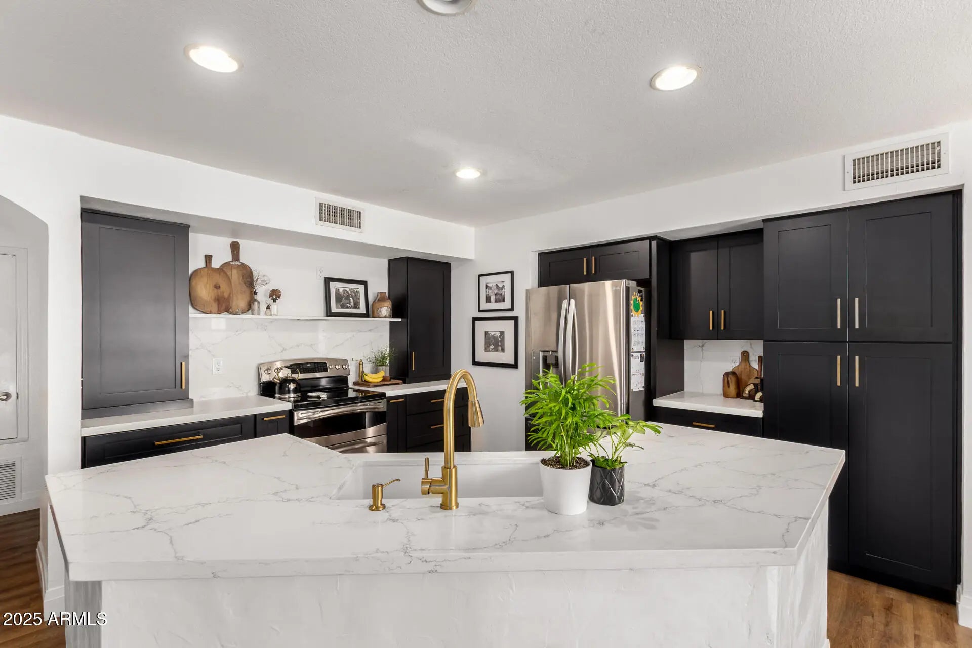 Photo of Listing #6951848