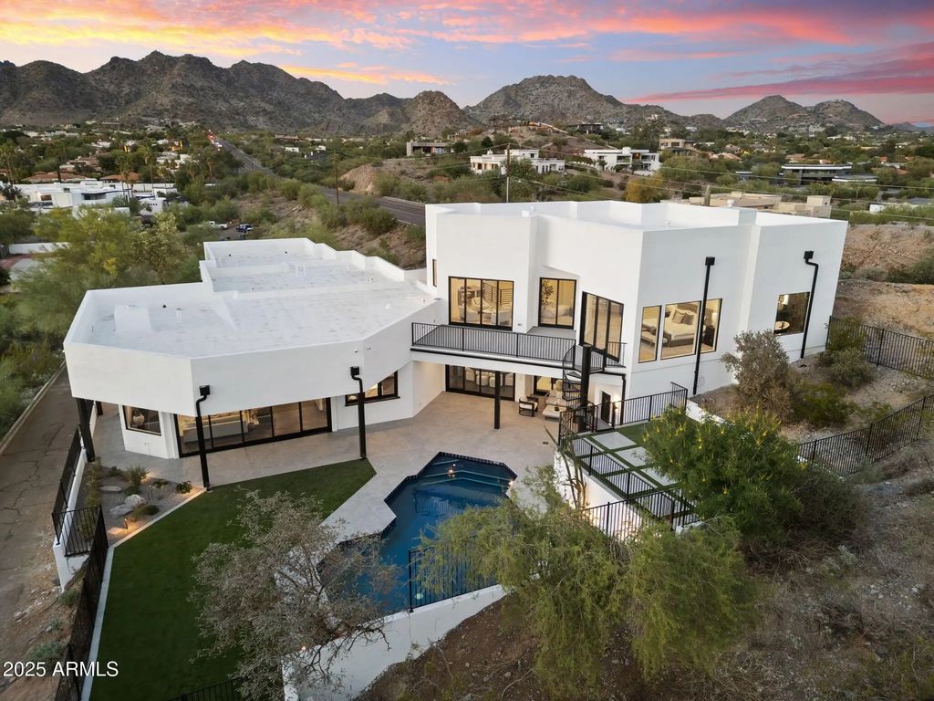 3135 E Palo Verde Drive, Phoenix