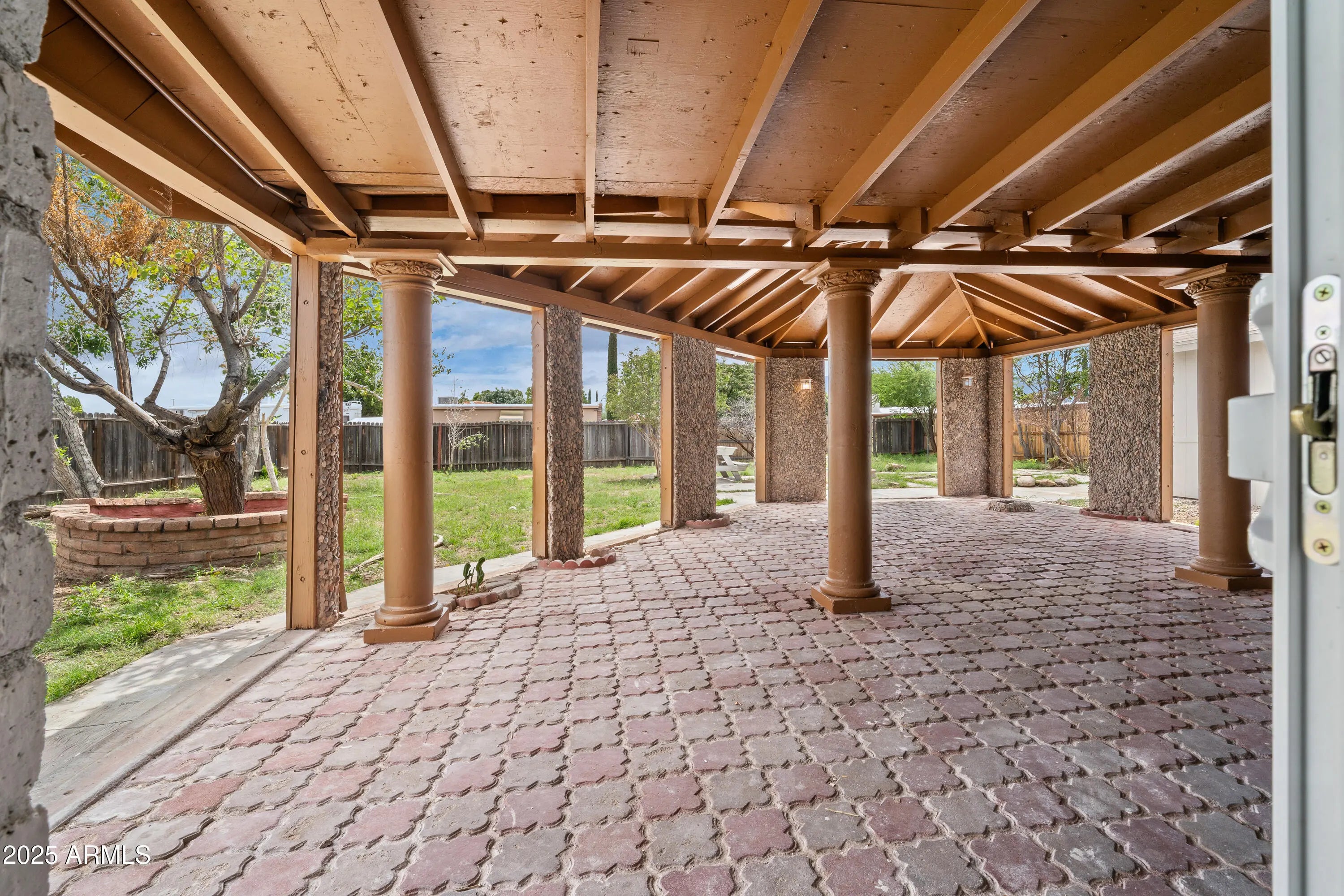 Photo of Listing #6950885