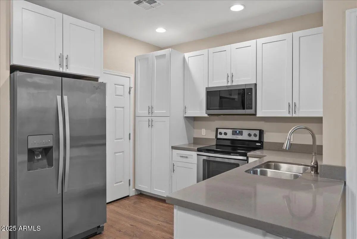 Photo of Listing #6951090