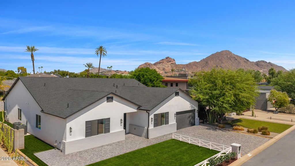 4048 E Minnezona Avenue, Phoenix