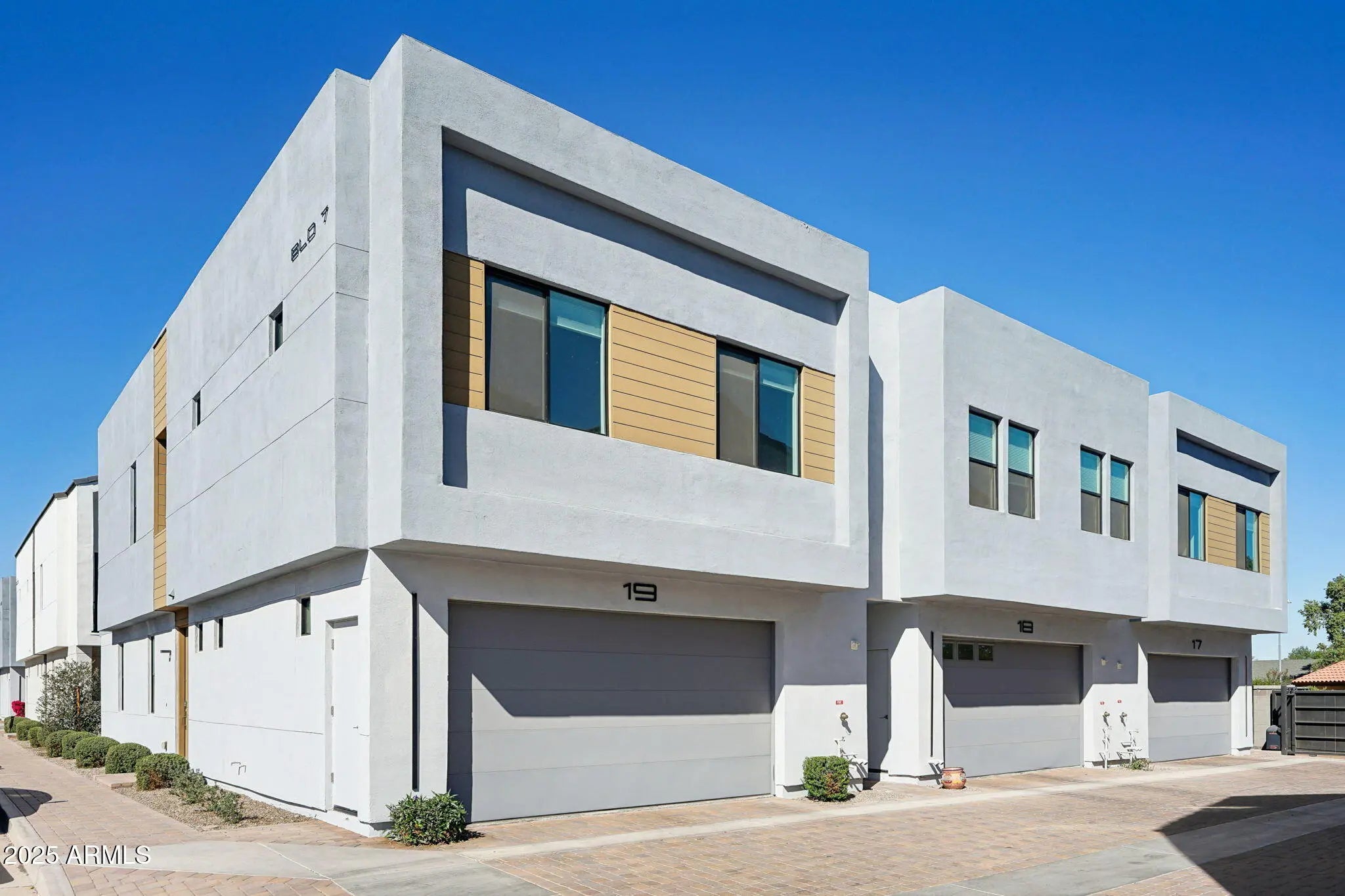 Photo of Listing #6951046