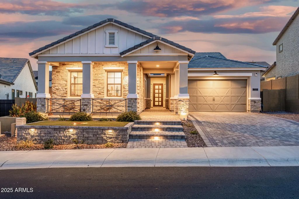 737 E Nighthawk Way, Phoenix