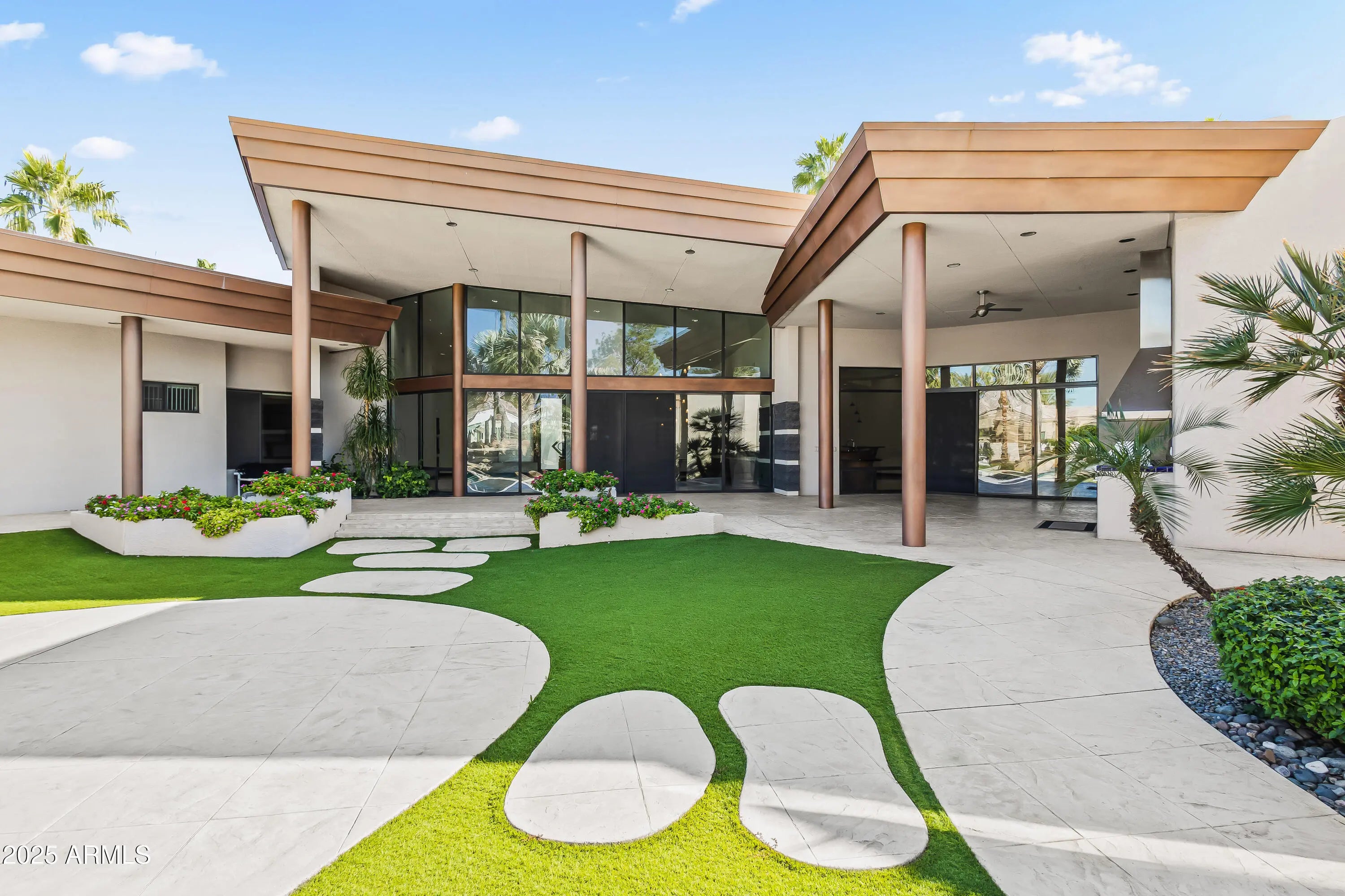 Photo of Listing #6955316