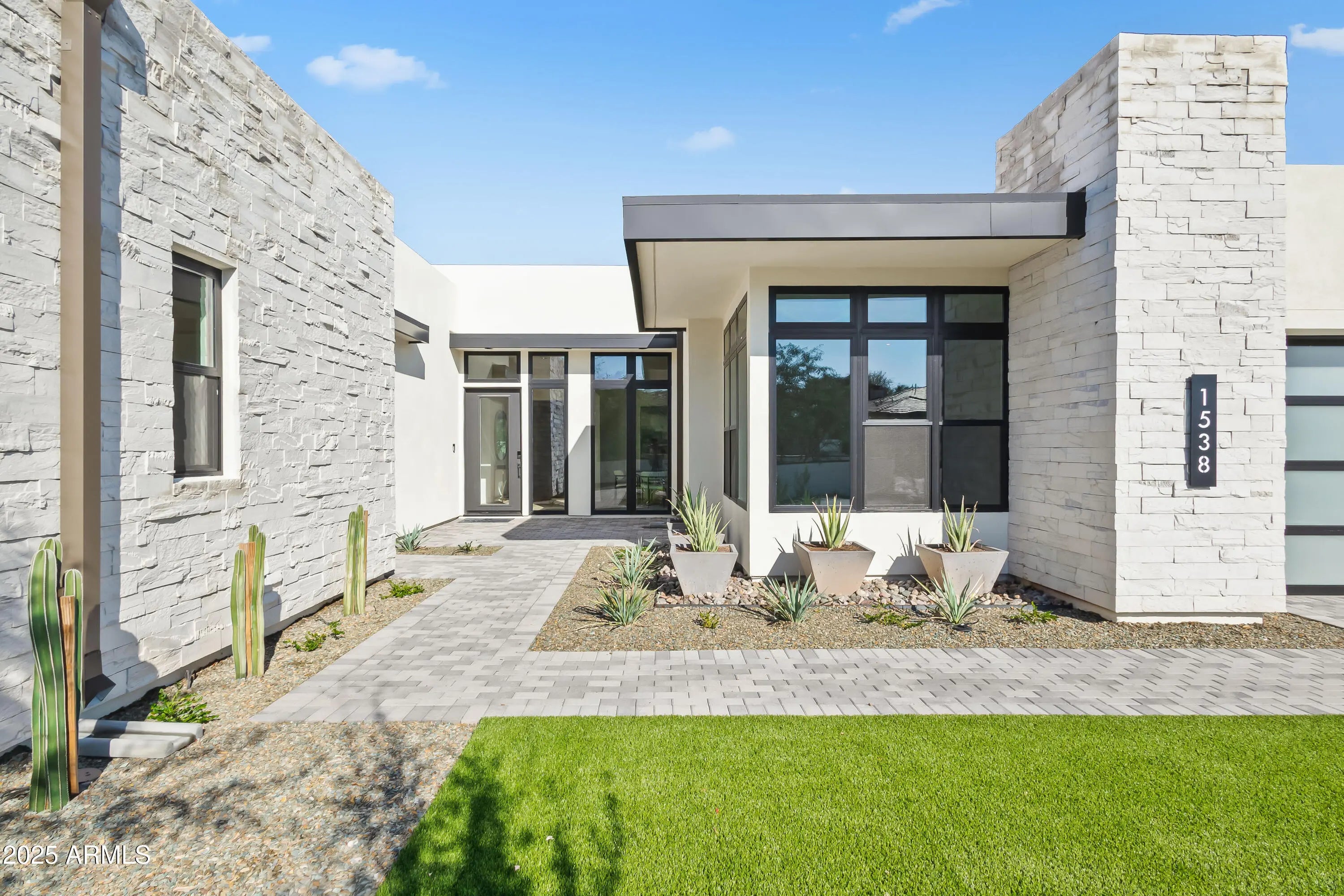 Photo of Listing #6953109