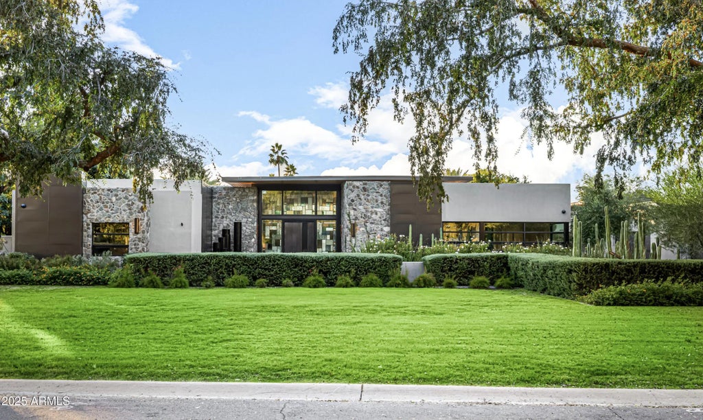 8330 N 74th Place, Scottsdale