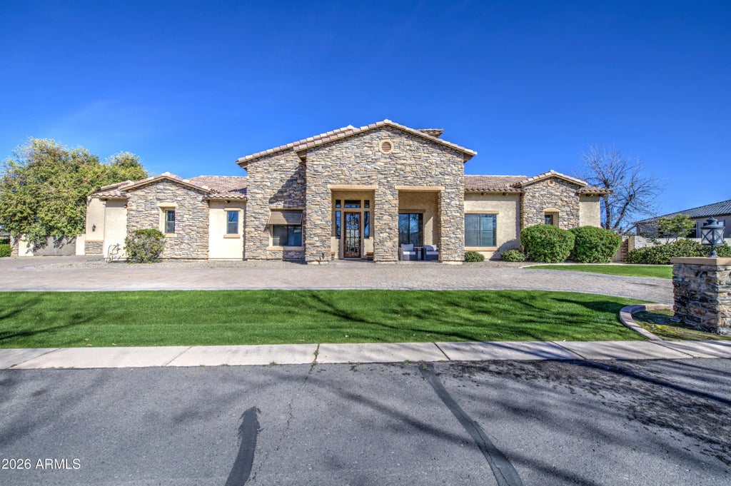 20268 E Sunset Court, Queen Creek