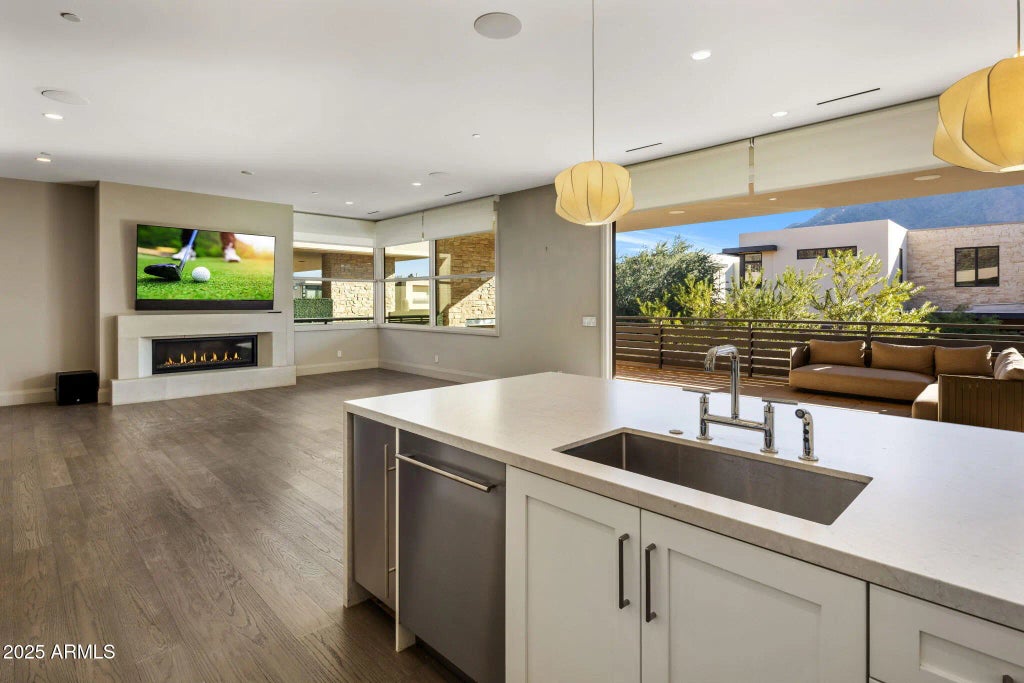 5541 E Stella Lane, Paradise Valley