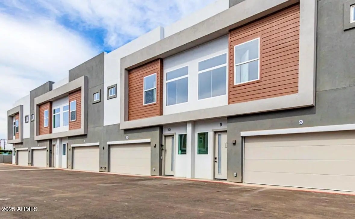 Photo of Listing #6953198