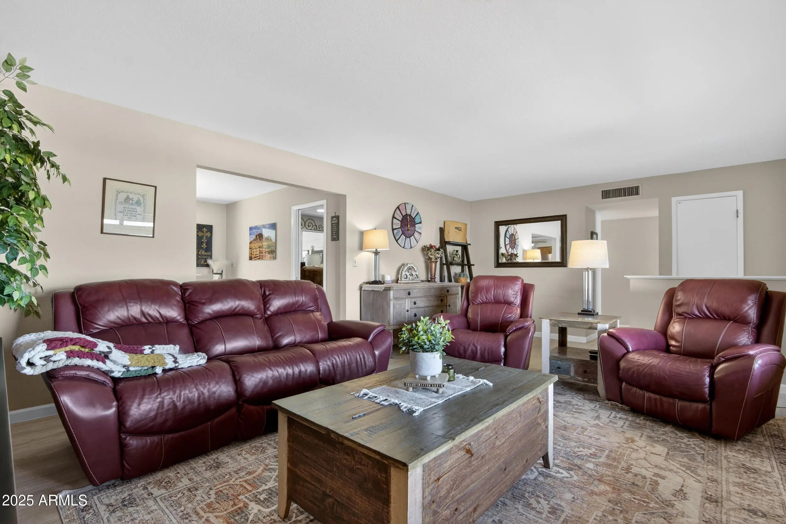 Photo of Listing #6954622