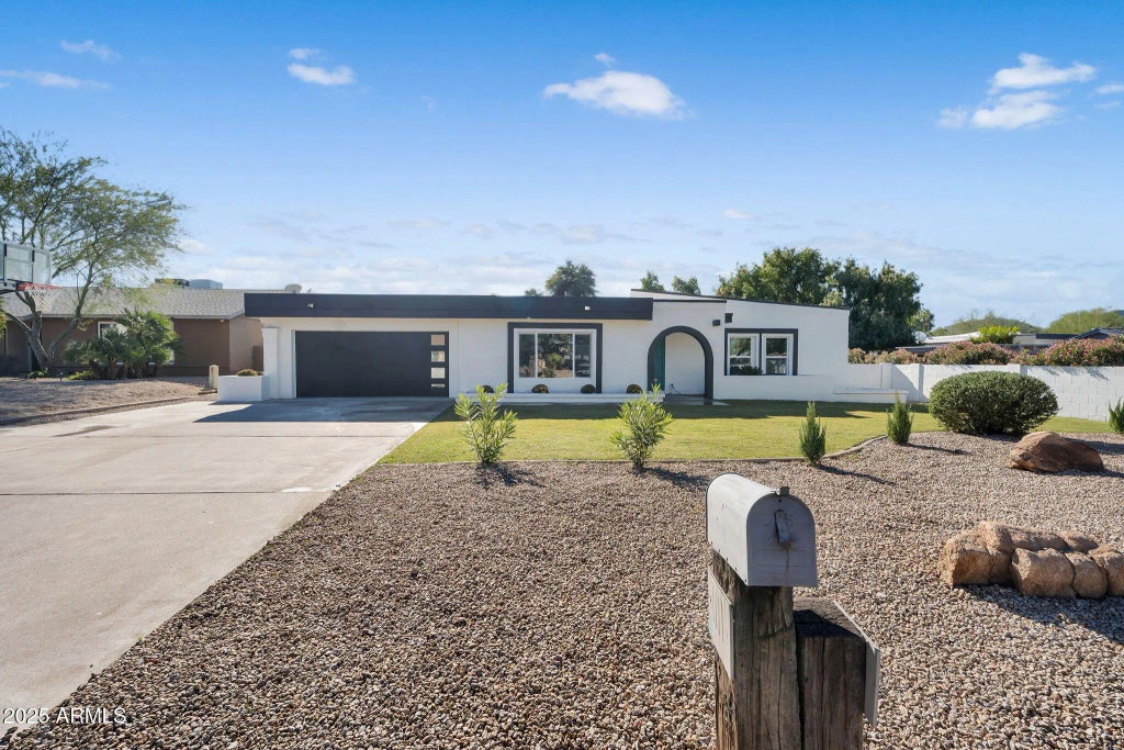 1111 E Village Circle Drive N, Phoenix