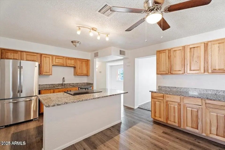 Photo of Listing #6954637