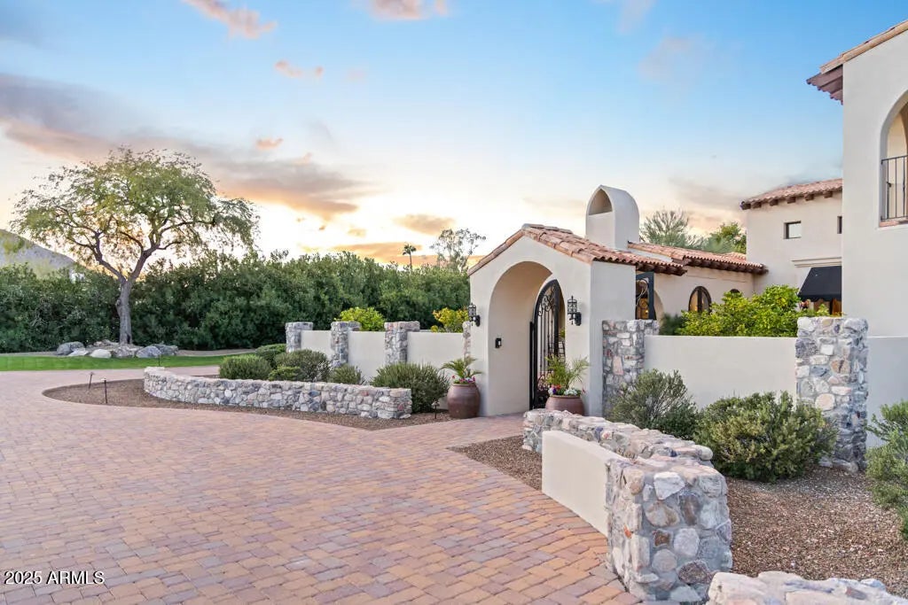 8243 N Mockingbird Lane, Paradise Valley