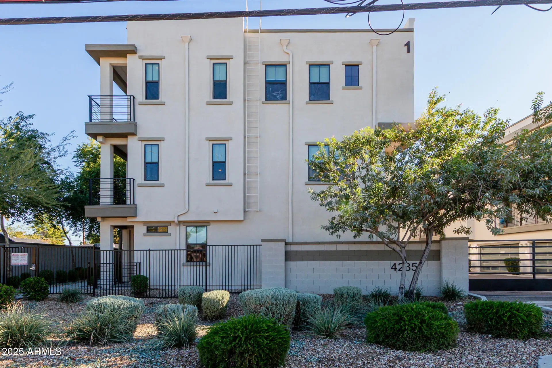 Photo of Listing #6955636