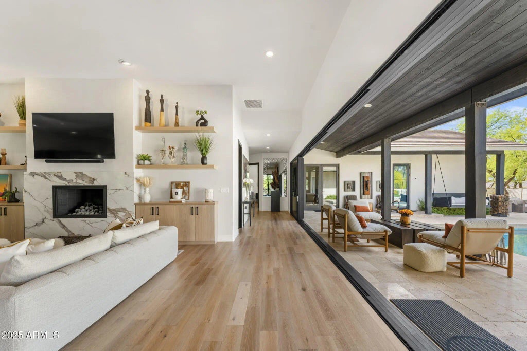 8002 N Ironwood Drive, Paradise Valley