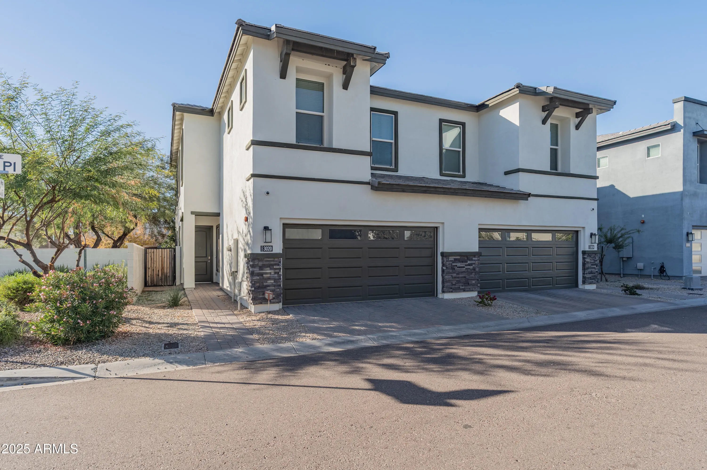 Photo of Listing #6957872