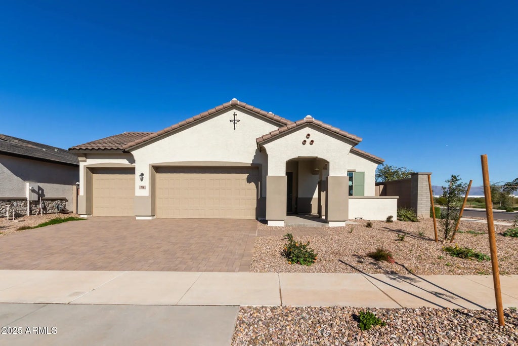 716 W Kingbird Drive, Queen Creek