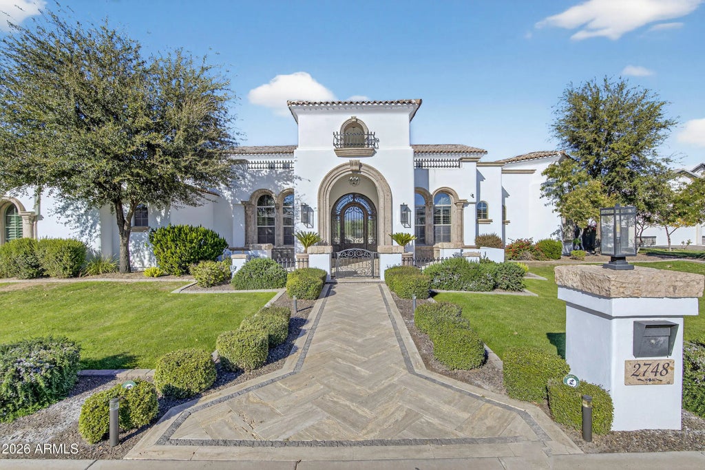 2748 E Warbler Road, Gilbert