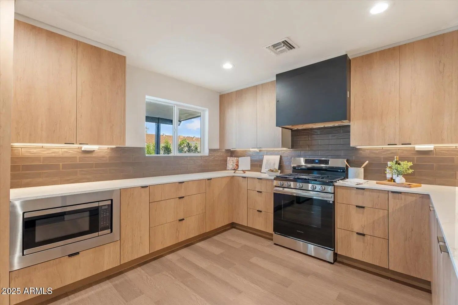 Photo of Listing #6959112