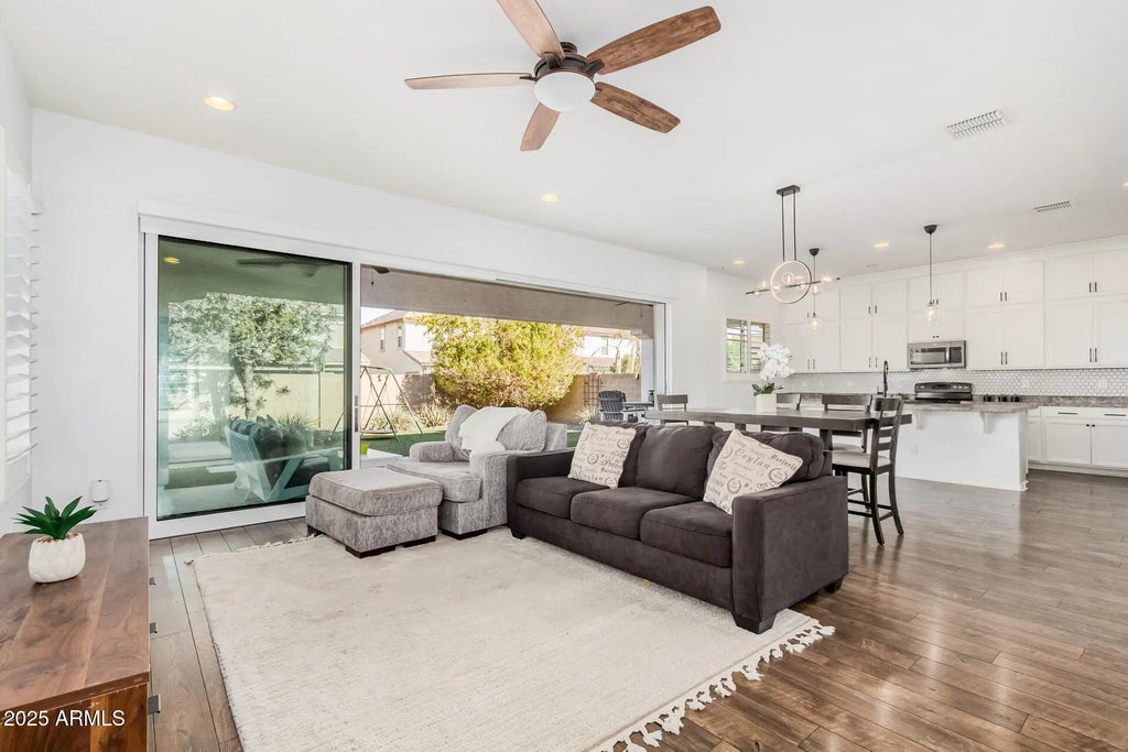 836 E Gary Lane, Phoenix