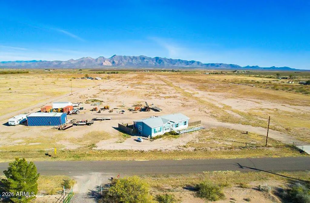 10187 N Mormon Road, Elfrida