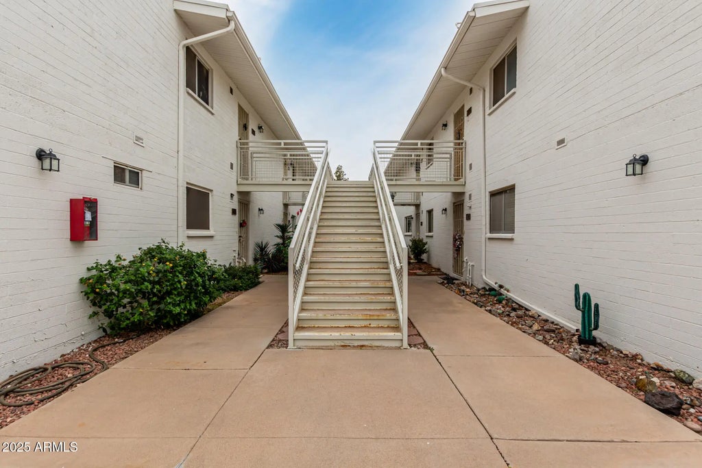 808 N 82nd Street (unit F214), Scottsdale