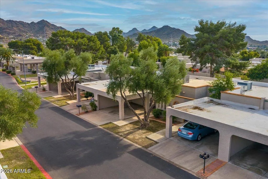 925 E Cochise Drive, Phoenix