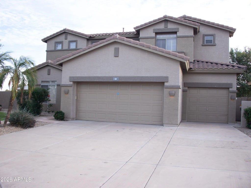 991 E Taurus Place, Chandler