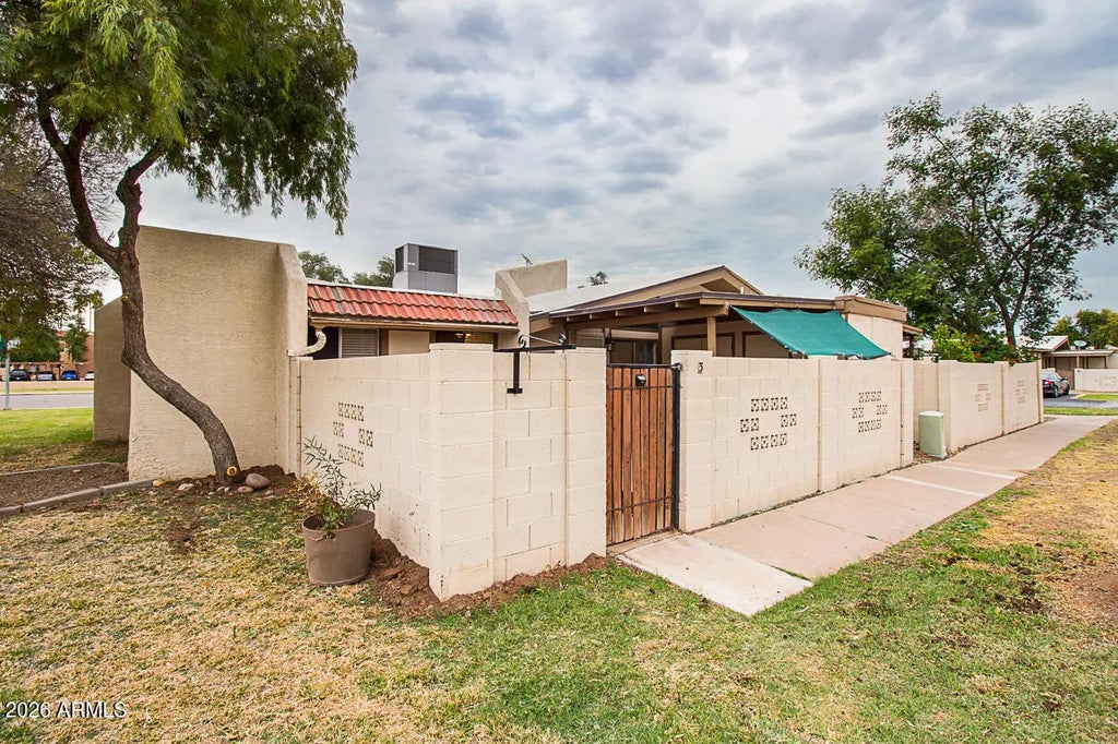 555 N May -- (unit 3), Mesa