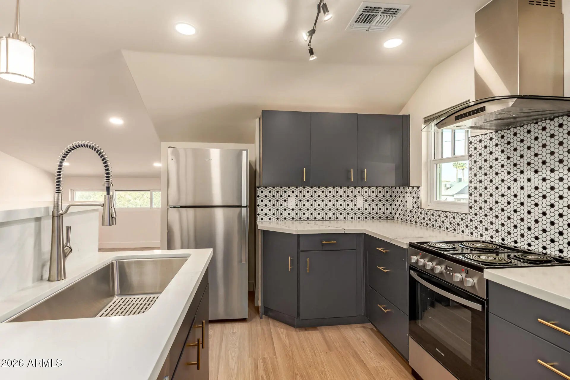 Photo of Listing #6963555