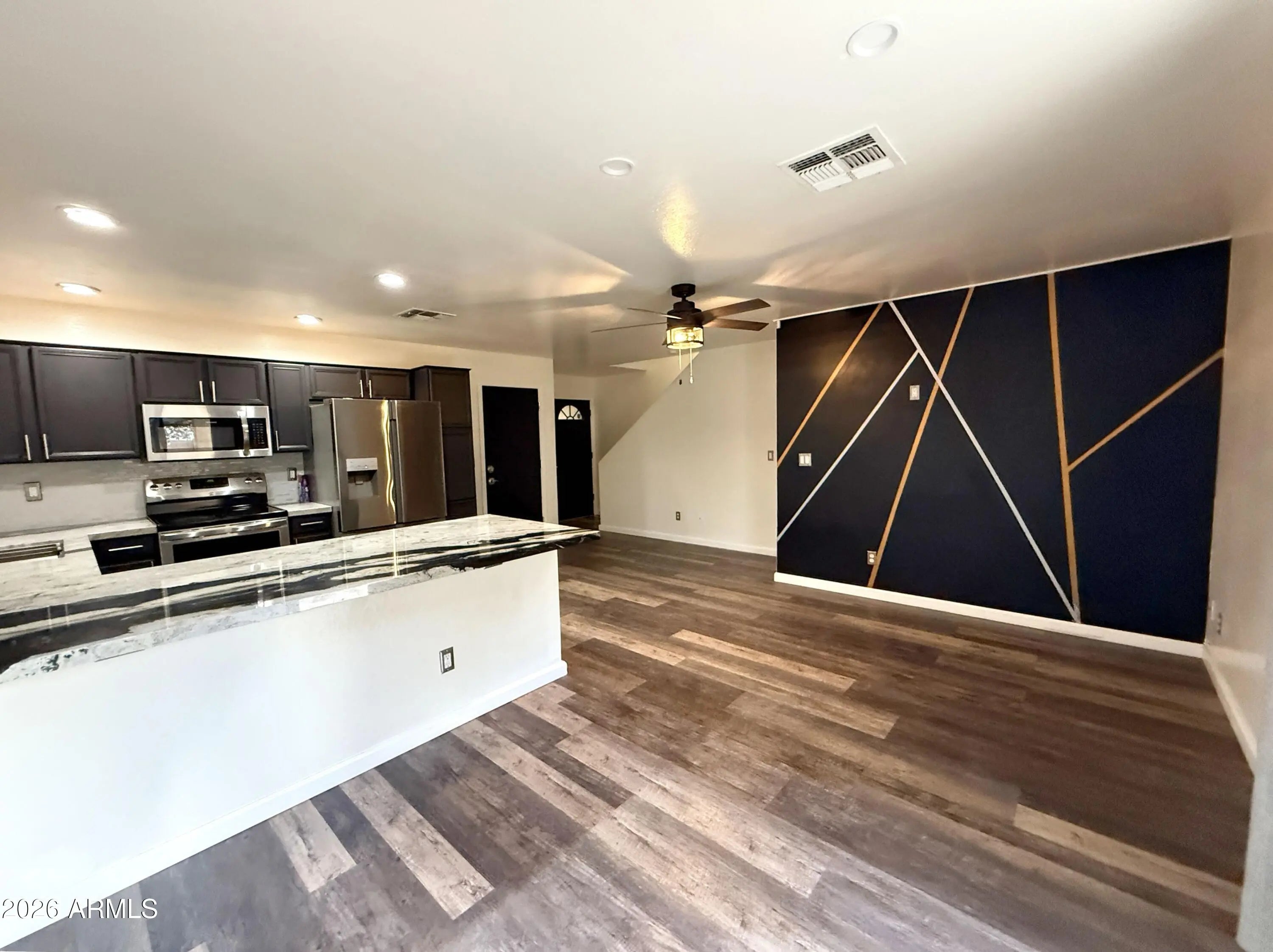 Photo of Listing #6964010