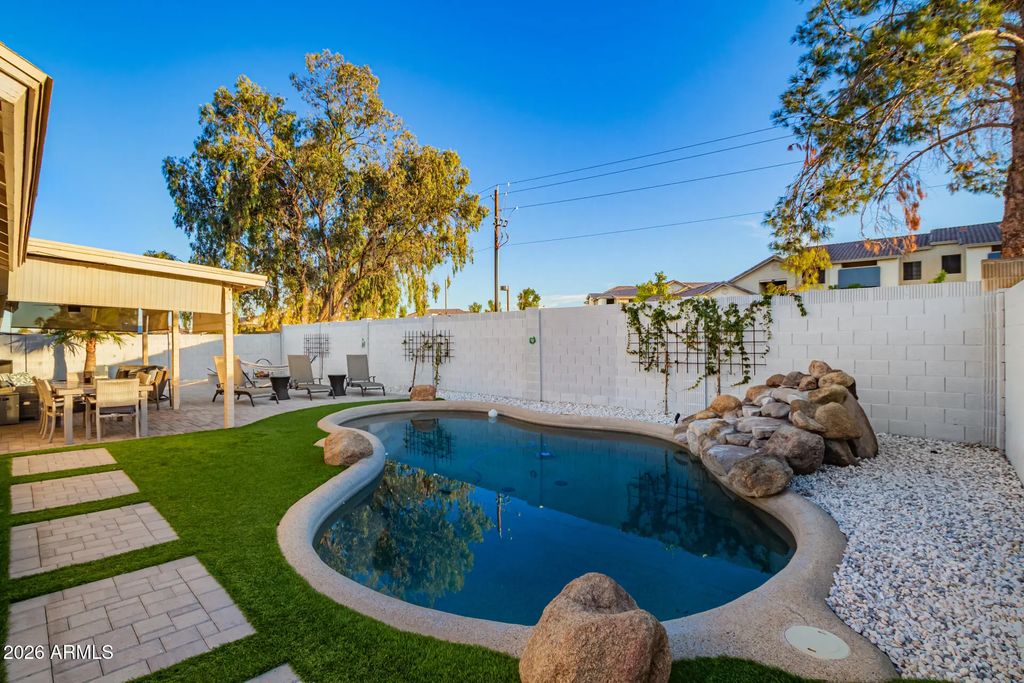 915 W Diamond Drive, Tempe