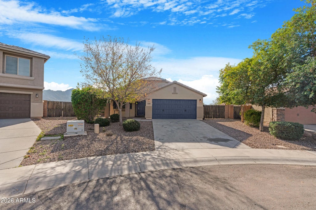 2315 E Hazeltine Way, Gilbert