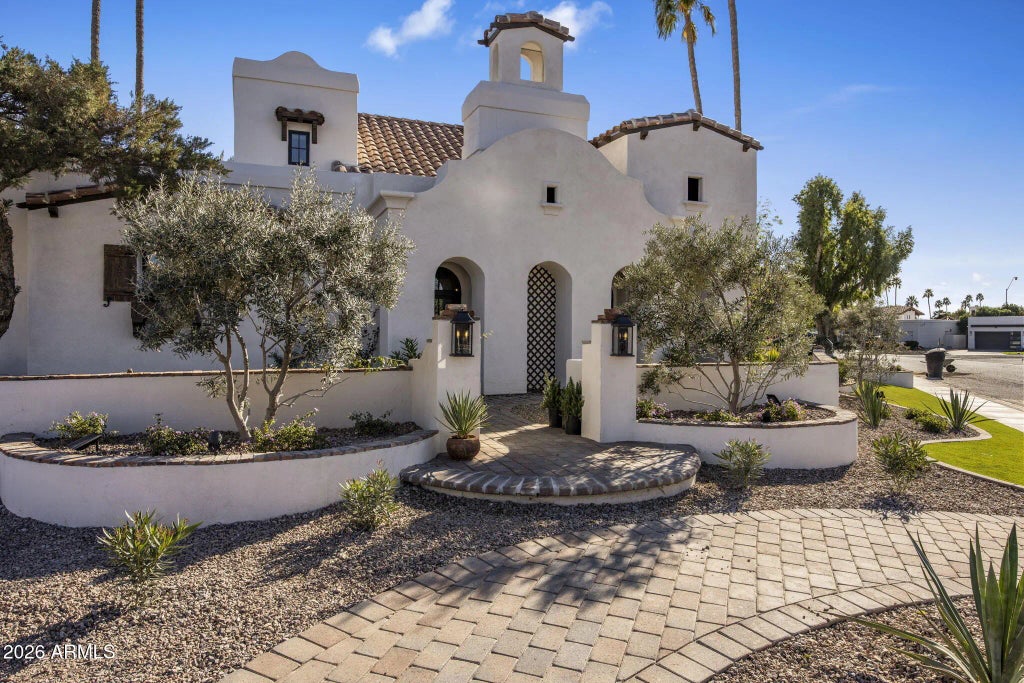 8127 E Del Capitan Drive, Scottsdale