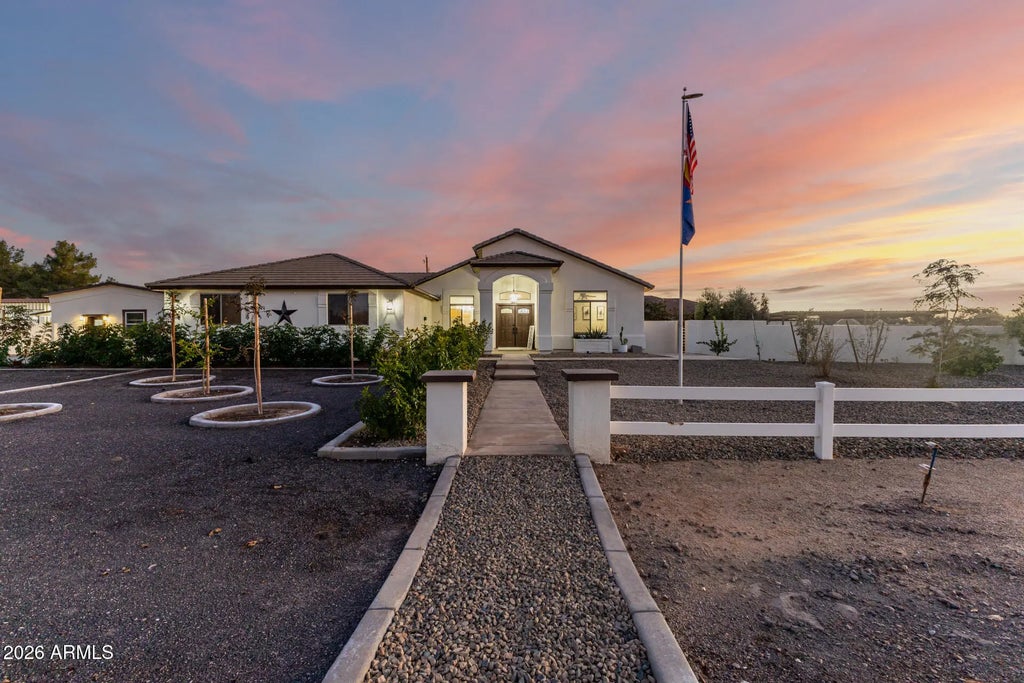 2863 E Cedar Waxwing Drive, Gilbert